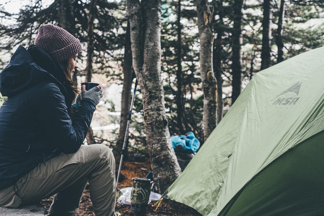 秋、冬のキャンプで快適に寝る方法